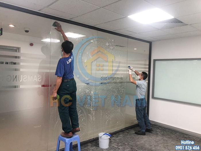Vệ sinh công nghiệp cho văn phòng Samsung tại Cầu Giấy, Hà Nội